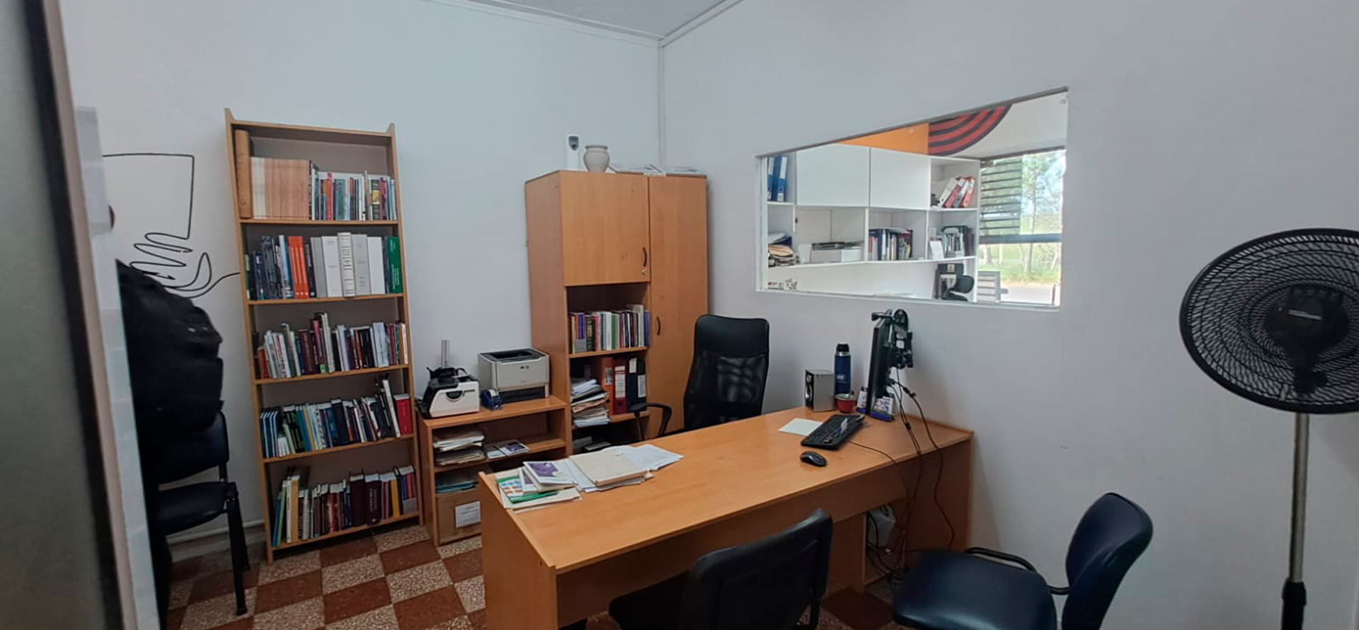 Departamento con local en venta en La Plata, 3 habitaciones, 1 ba&ntilde;o con cochera