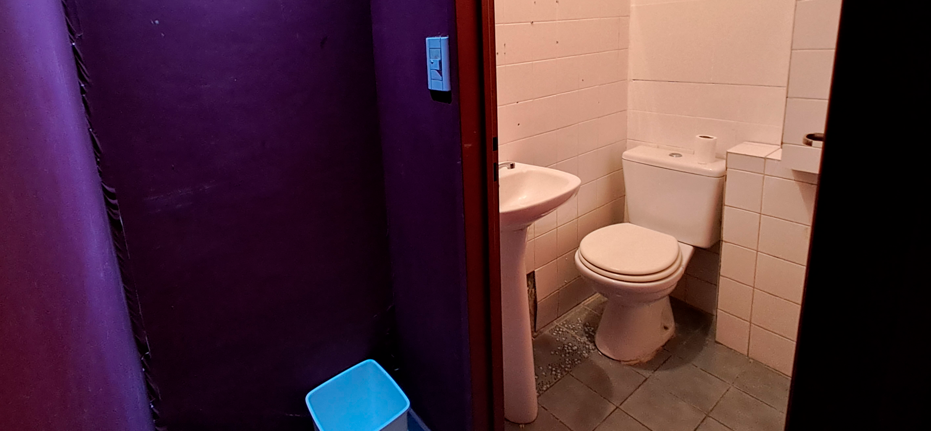 Local en venta en La Plata, 2 ba&ntilde;os