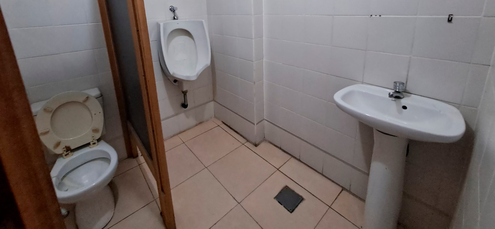 Local en venta en La Plata, 2 ba&ntilde;os