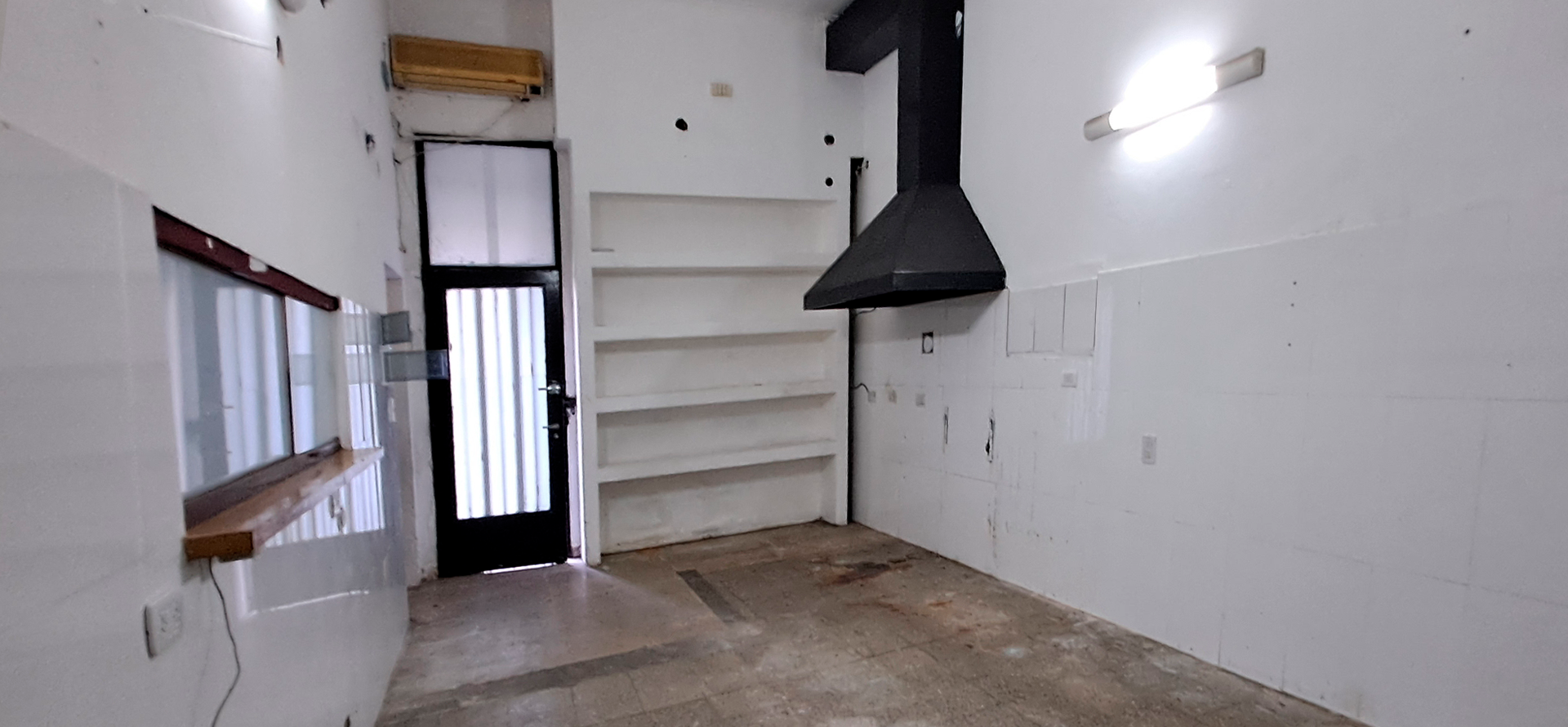 Local en venta en La Plata, 2 ba&ntilde;os