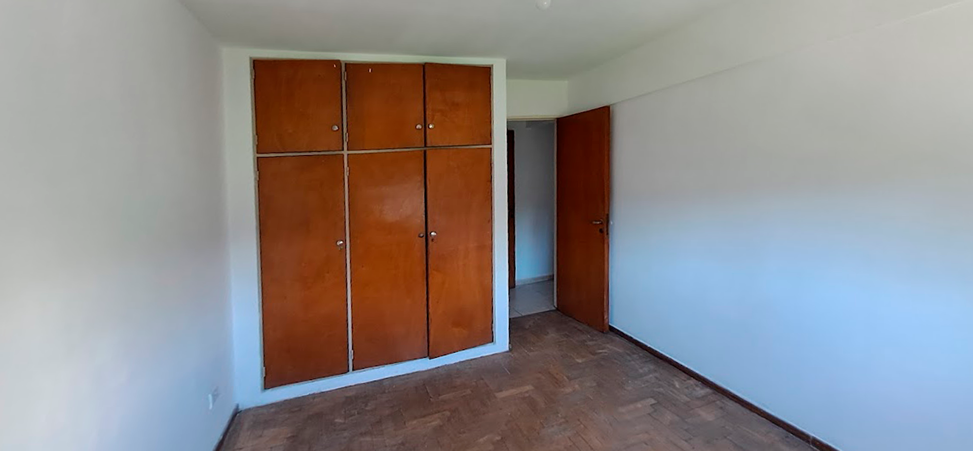 Departamento en venta en La Plata, 115m2, 3 habitaciones, 2 ba&ntilde;os con cochera