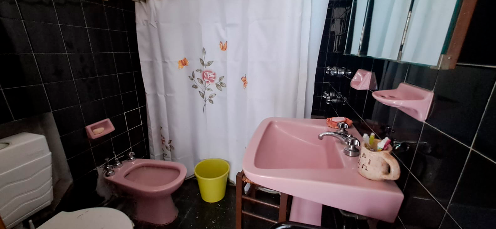 Casa en venta en La Plata, 3 habitaciones, 2 ba&ntilde;os con cochera